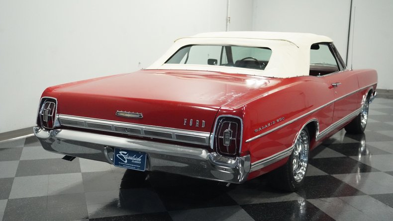 Unknown-Galaxie-1967-Candy-Apple-Red-White-11