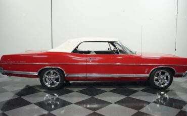 Unknown-Galaxie-1967-Candy-Apple-Red-White-13