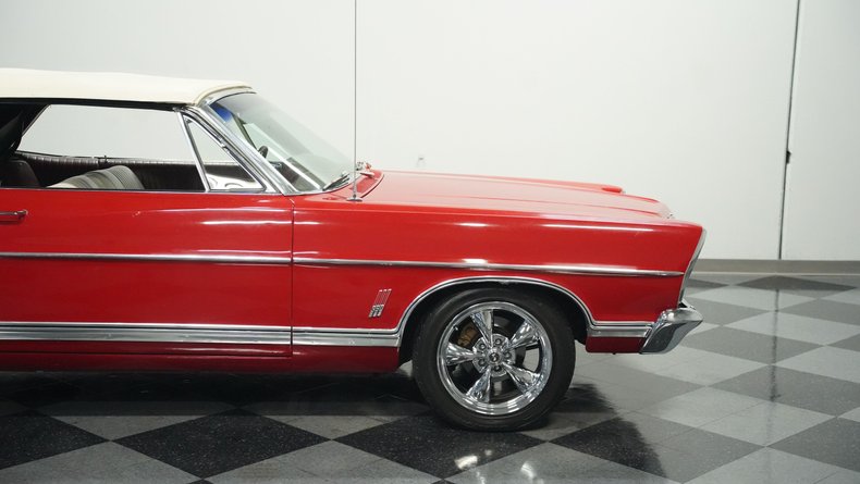 Unknown-Galaxie-1967-Candy-Apple-Red-White-14