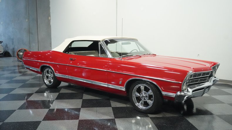 Unknown-Galaxie-1967-Candy-Apple-Red-White-16