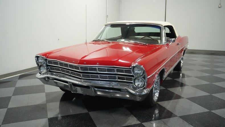 Unknown-Galaxie-1967-Candy-Apple-Red-White-19