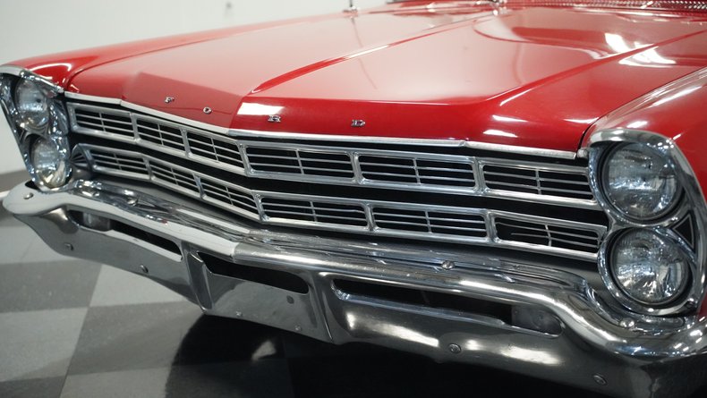 Unknown-Galaxie-1967-Candy-Apple-Red-White-20