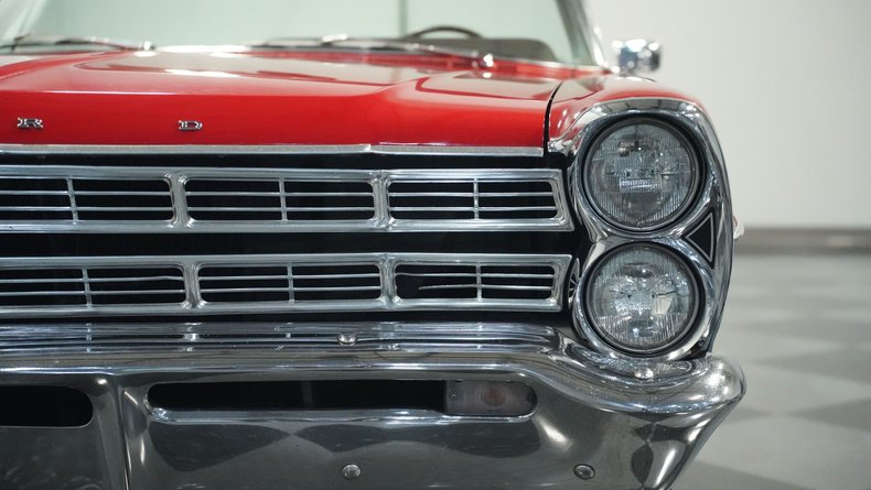 Unknown-Galaxie-1967-Candy-Apple-Red-White-21