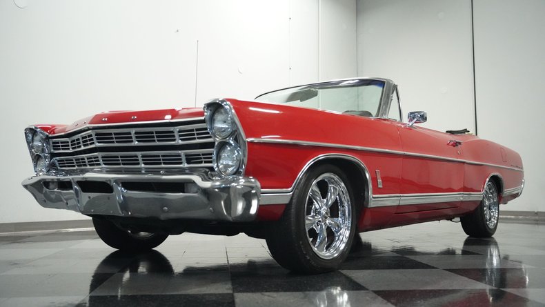 Unknown-Galaxie-1967-Candy-Apple-Red-White-22