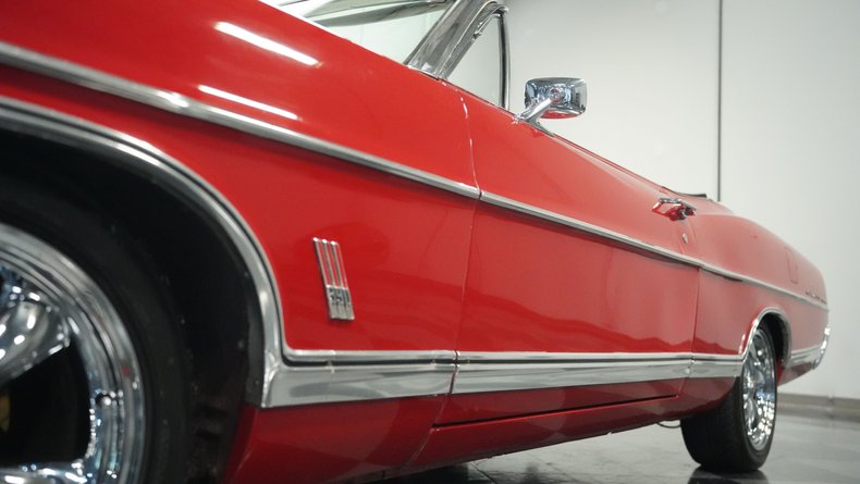 Unknown-Galaxie-1967-Candy-Apple-Red-White-23