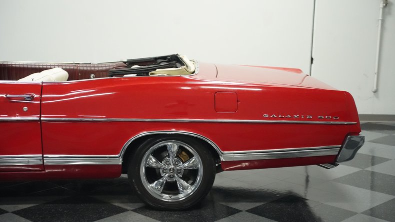 Unknown-Galaxie-1967-Candy-Apple-Red-White-25