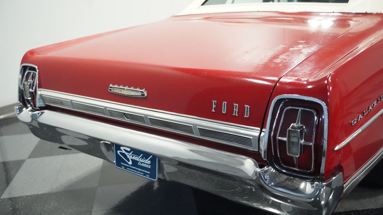 Unknown-Galaxie-1967-Candy-Apple-Red-White-26