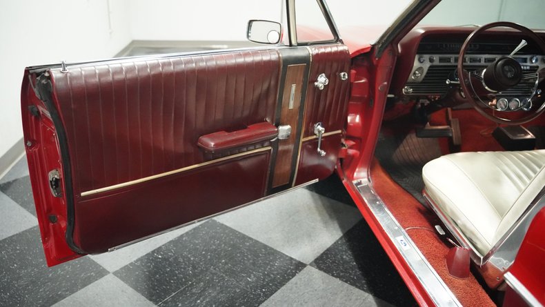 Unknown-Galaxie-1967-Candy-Apple-Red-White-30