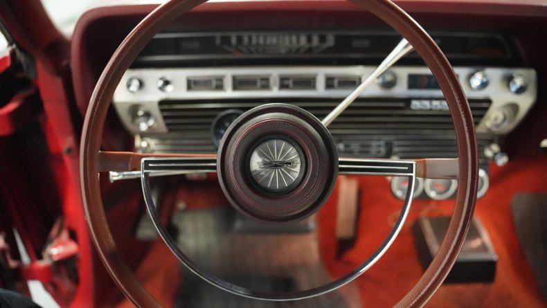 Unknown-Galaxie-1967-Candy-Apple-Red-White-33