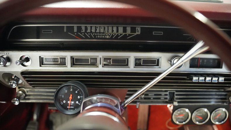 Unknown-Galaxie-1967-Candy-Apple-Red-White-34