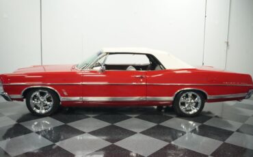 Unknown-Galaxie-1967-Candy-Apple-Red-White