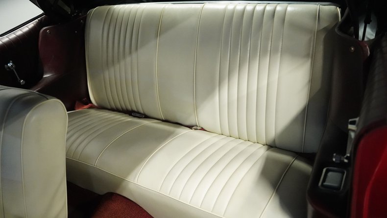 Unknown-Galaxie-1967-Candy-Apple-Red-White-38