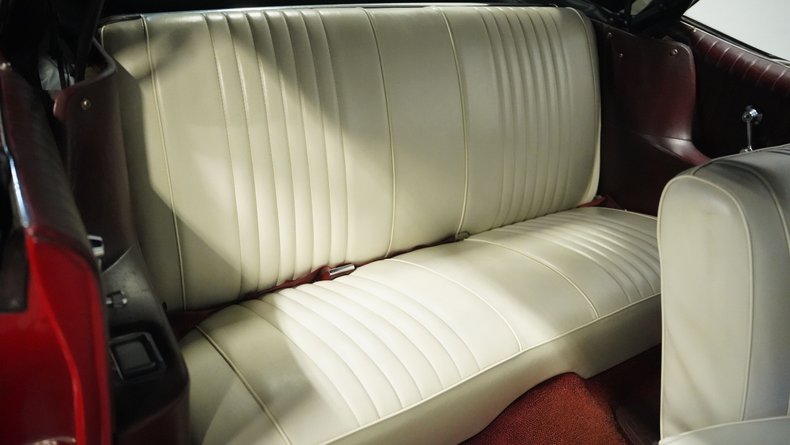 Unknown-Galaxie-1967-Candy-Apple-Red-White-39