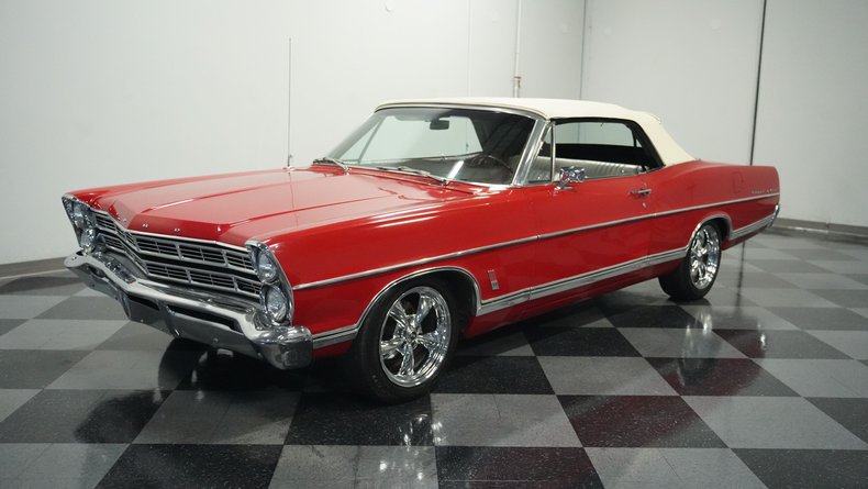 Unknown-Galaxie-1967-Candy-Apple-Red-White-4
