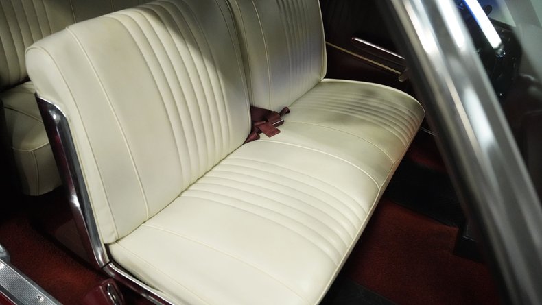 Unknown-Galaxie-1967-Candy-Apple-Red-White-40