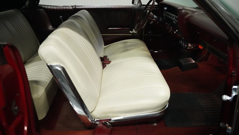 Unknown-Galaxie-1967-Candy-Apple-Red-White-41