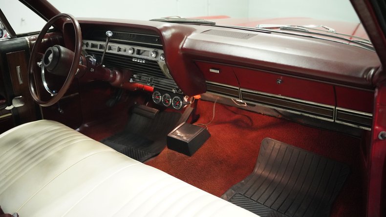 Unknown-Galaxie-1967-Candy-Apple-Red-White-42