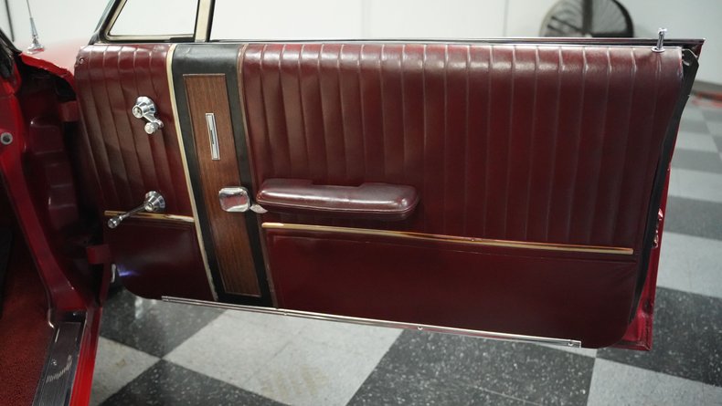 Unknown-Galaxie-1967-Candy-Apple-Red-White-45
