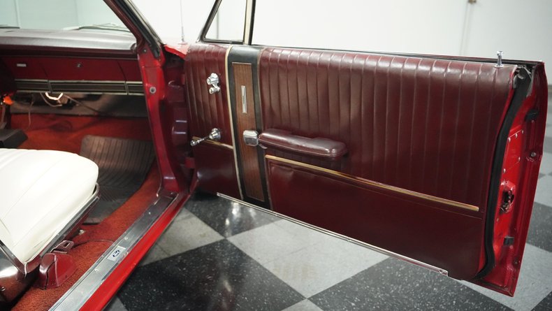 Unknown-Galaxie-1967-Candy-Apple-Red-White-46