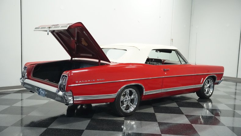 Unknown-Galaxie-1967-Candy-Apple-Red-White-47