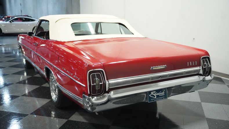 Unknown-Galaxie-1967-Candy-Apple-Red-White-6