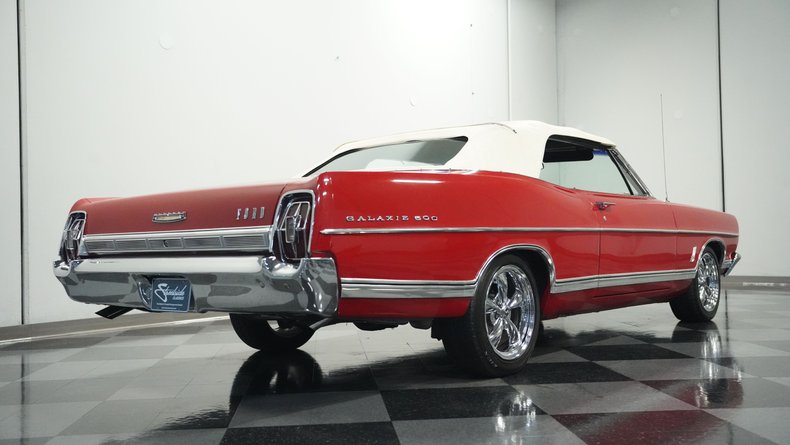 Unknown-Galaxie-1967-Candy-Apple-Red-White-7