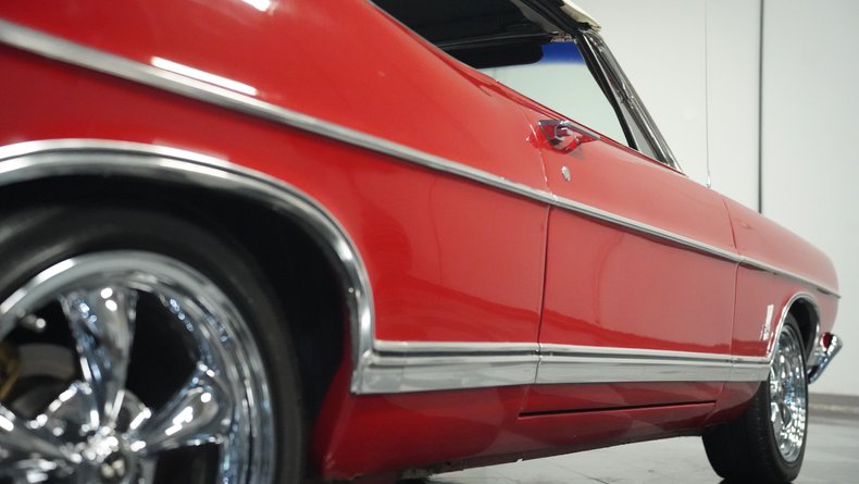 Unknown-Galaxie-1967-Candy-Apple-Red-White-8