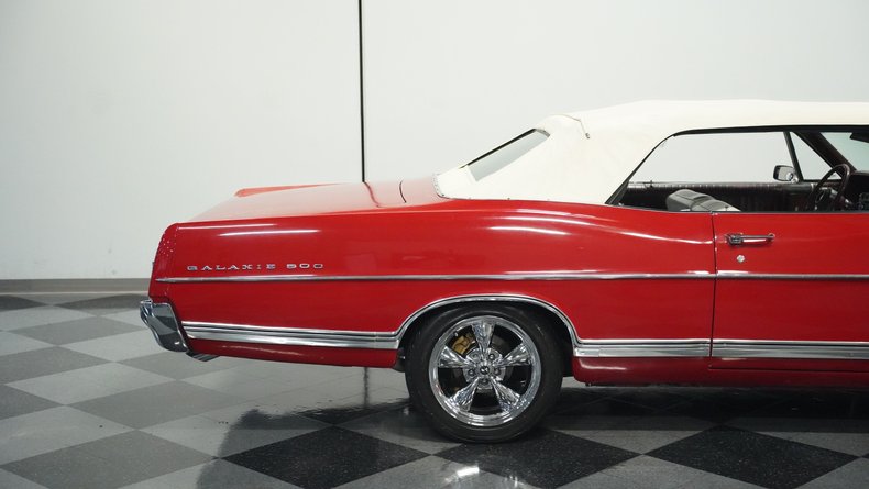 Unknown-Galaxie-1967-Candy-Apple-Red-White-9