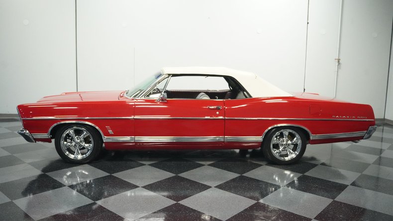 Unknown-Galaxie-1967-Candy-Apple-Red-White