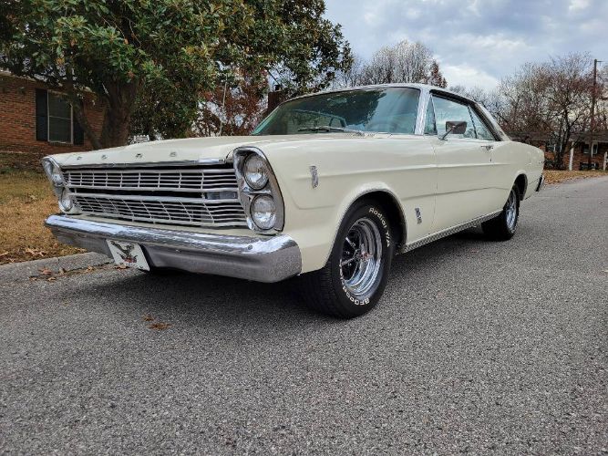 Unknown-Galaxie-500-1966-White-10