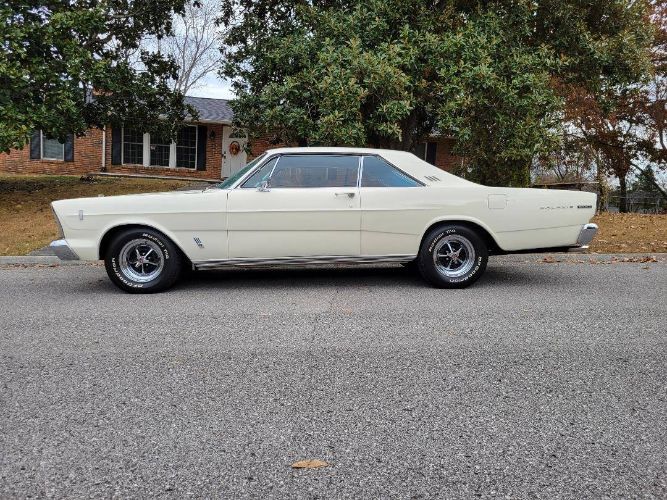 Unknown-Galaxie-500-1966-White-11