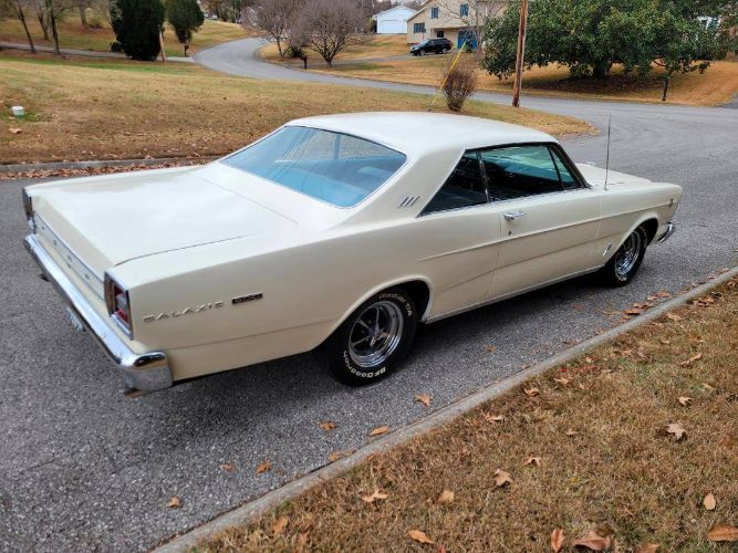 Unknown-Galaxie-500-1966-White-12