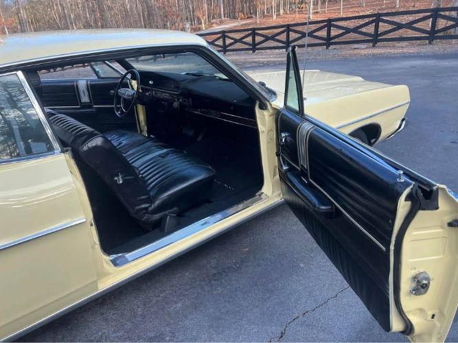 Unknown-Galaxie-500-1968-Yellow-Black-11