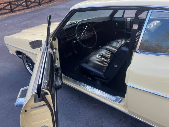 Unknown-Galaxie-500-1968-Yellow-Black-25