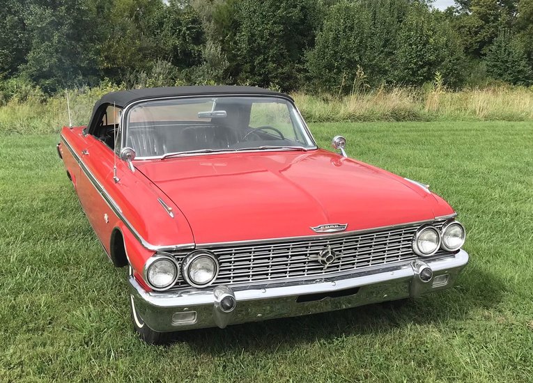 Unknown-Galaxie-500xl-1962-Red-Black-13