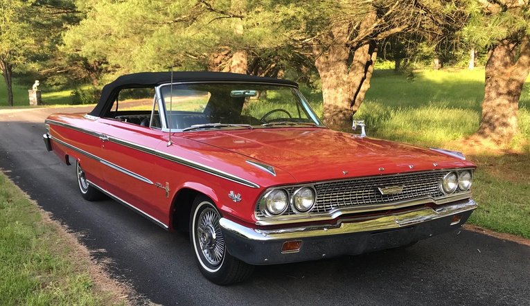 Unknown-Galaxie-500xl-1963-Red-Black-14