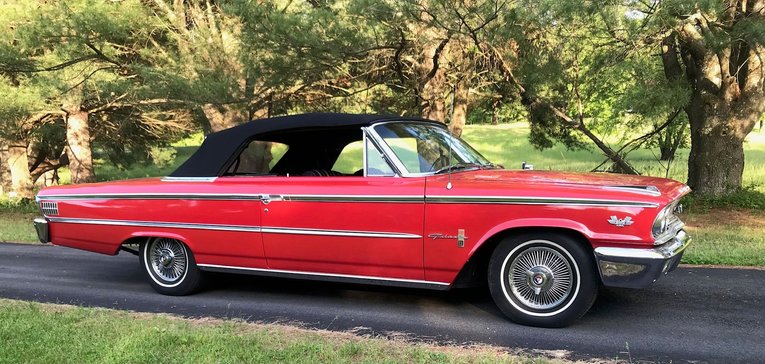 Unknown-Galaxie-500xl-1963-Red-Black-26