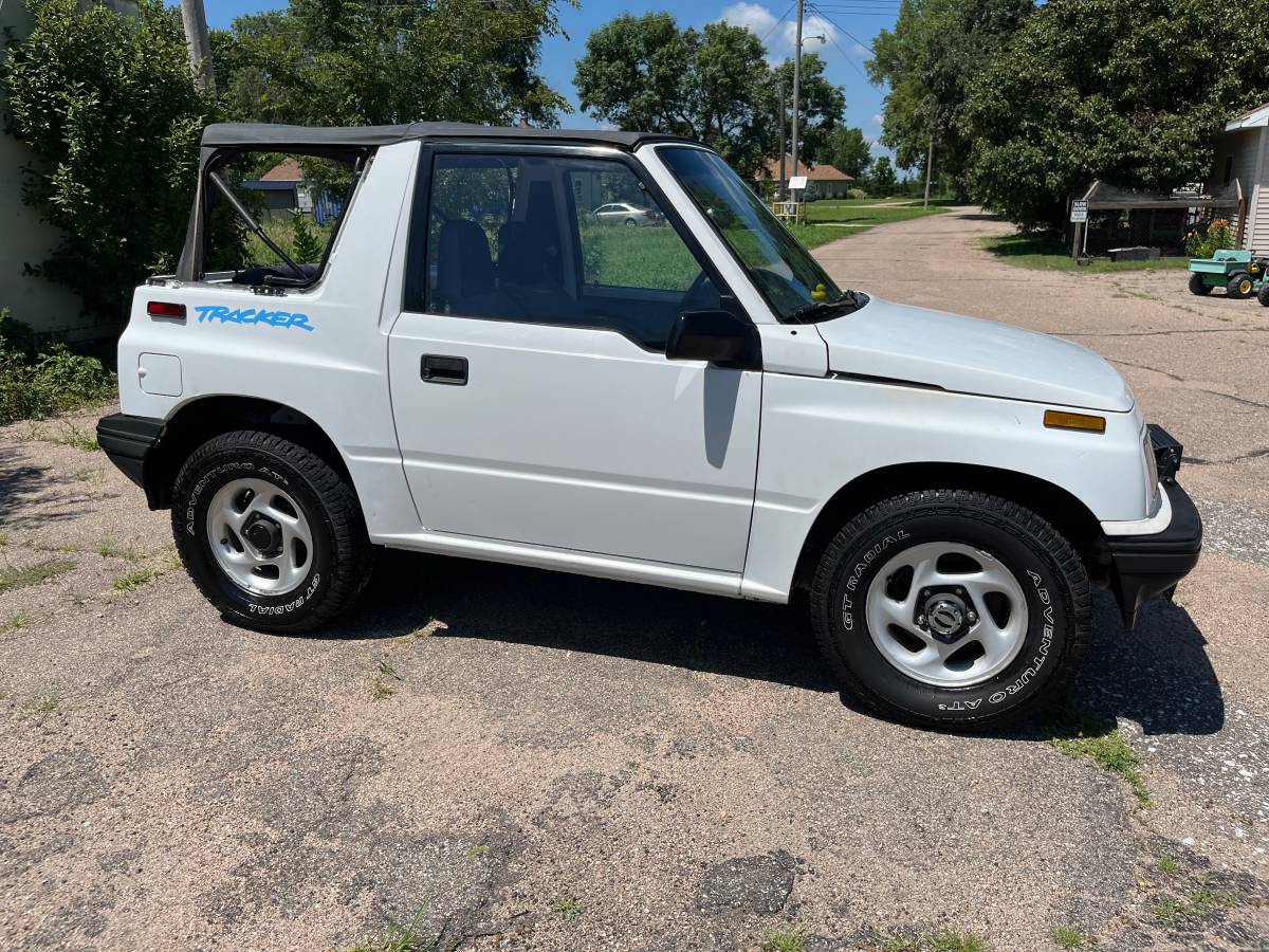 Unknown-Geo-tracker-1995-white-6