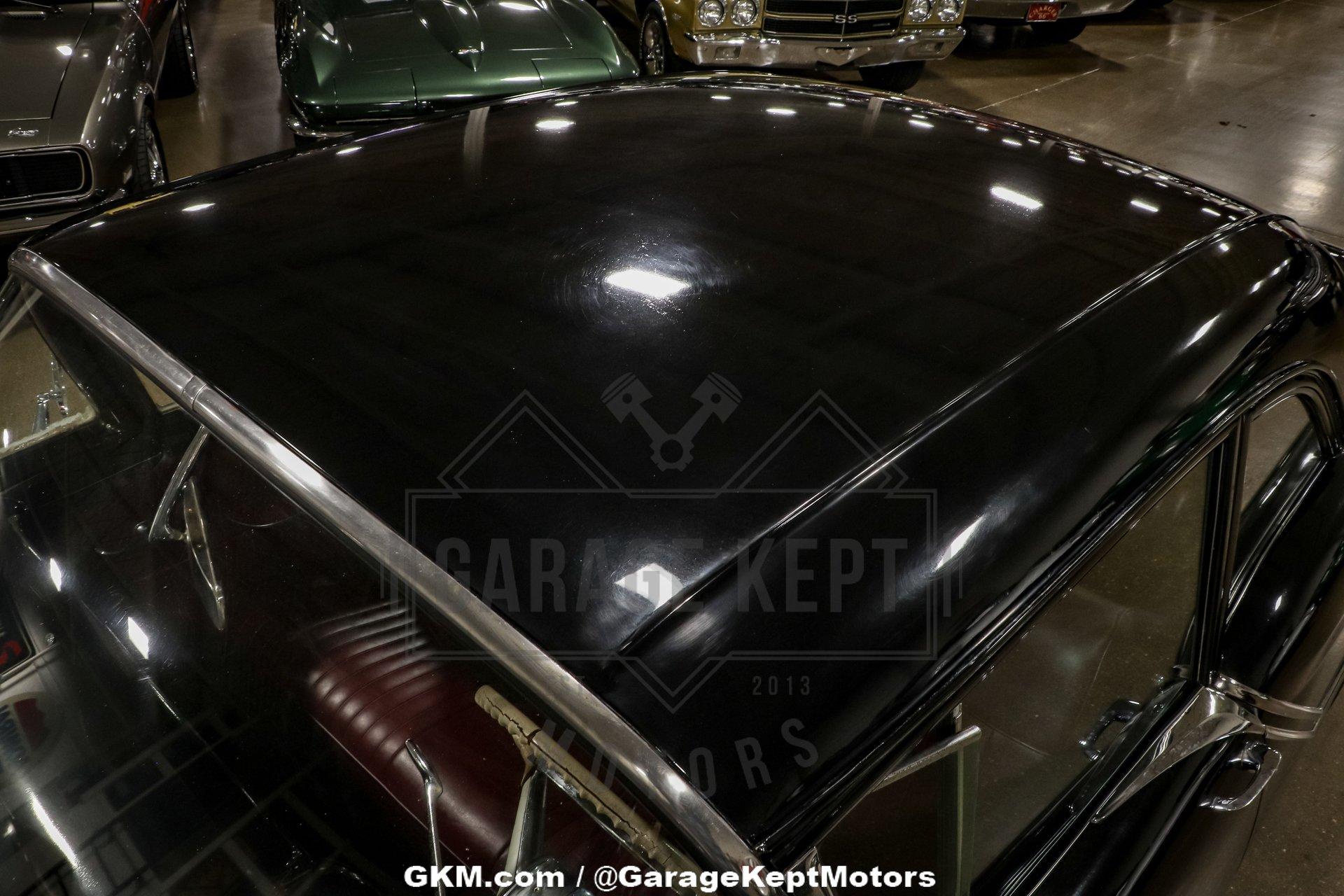 Unknown-Golden-rocket-88-1957-Black-Red-10