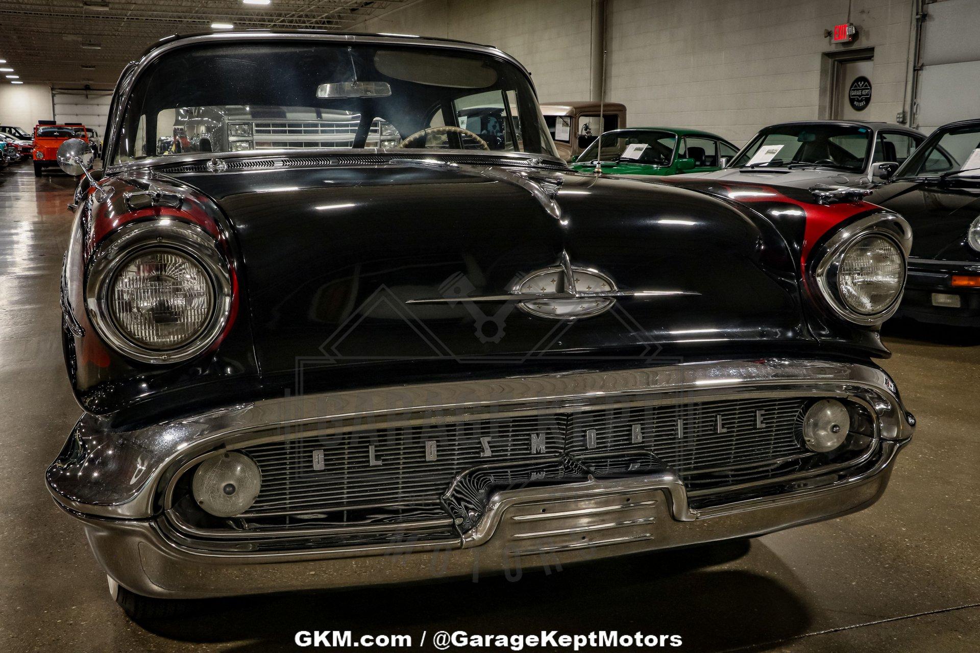 Unknown-Golden-rocket-88-1957-Black-Red-32