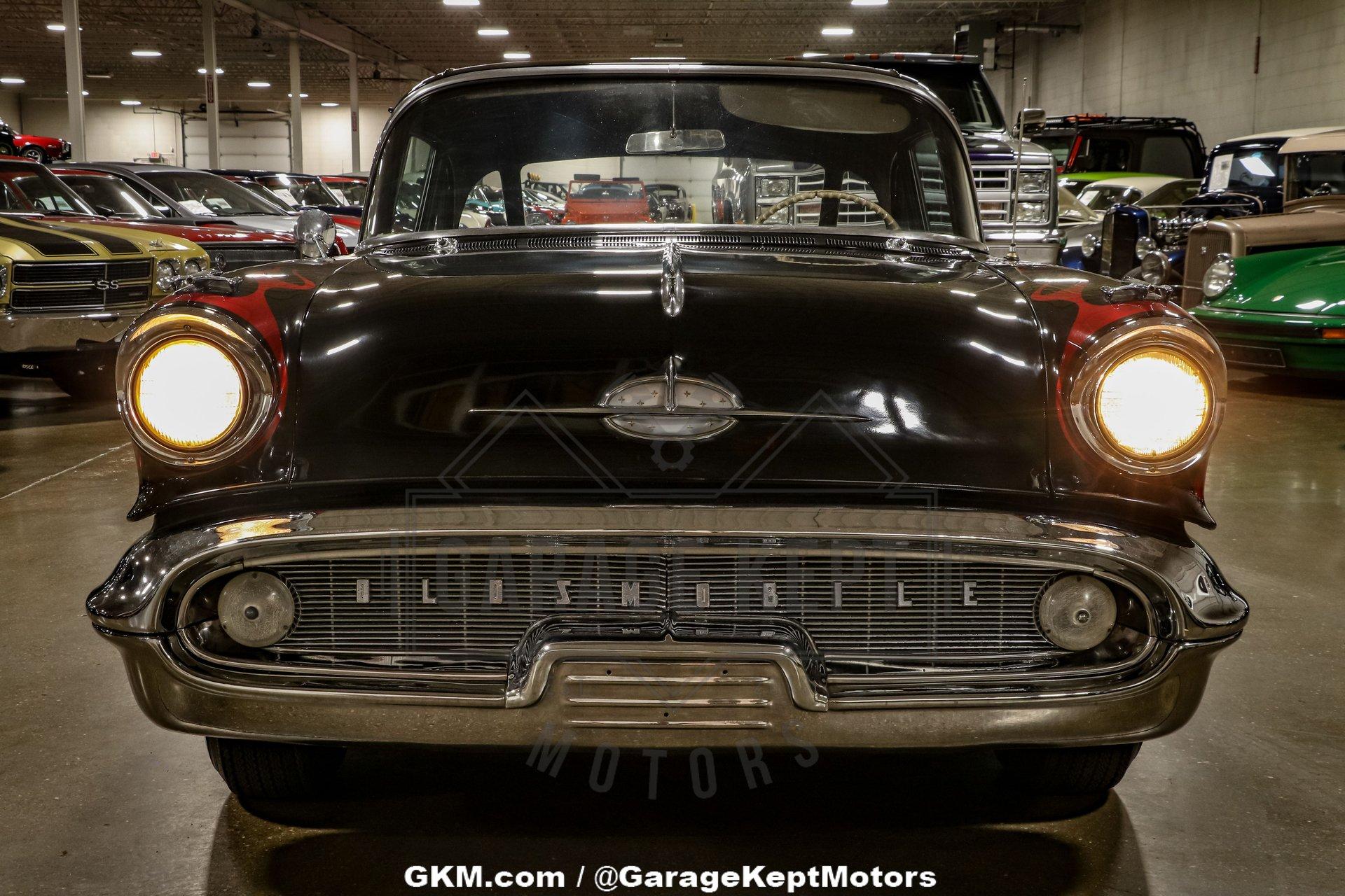 Unknown-Golden-rocket-88-1957-Black-Red-35