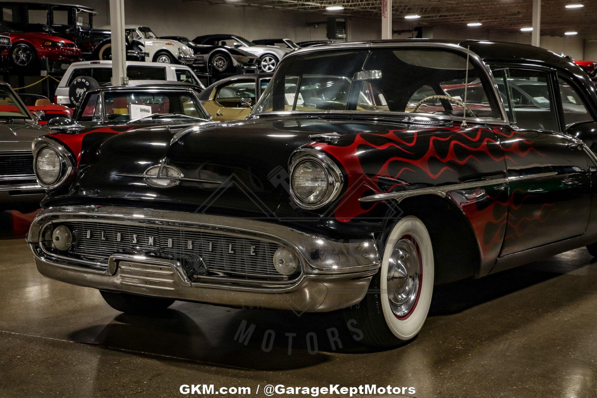 Unknown-Golden-rocket-88-1957-Black-Red-37