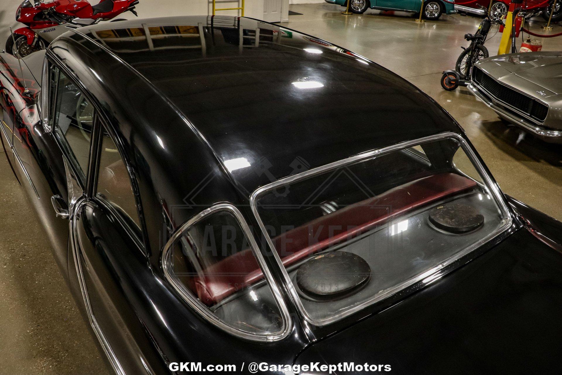 Unknown-Golden-rocket-88-1957-Black-Red-42
