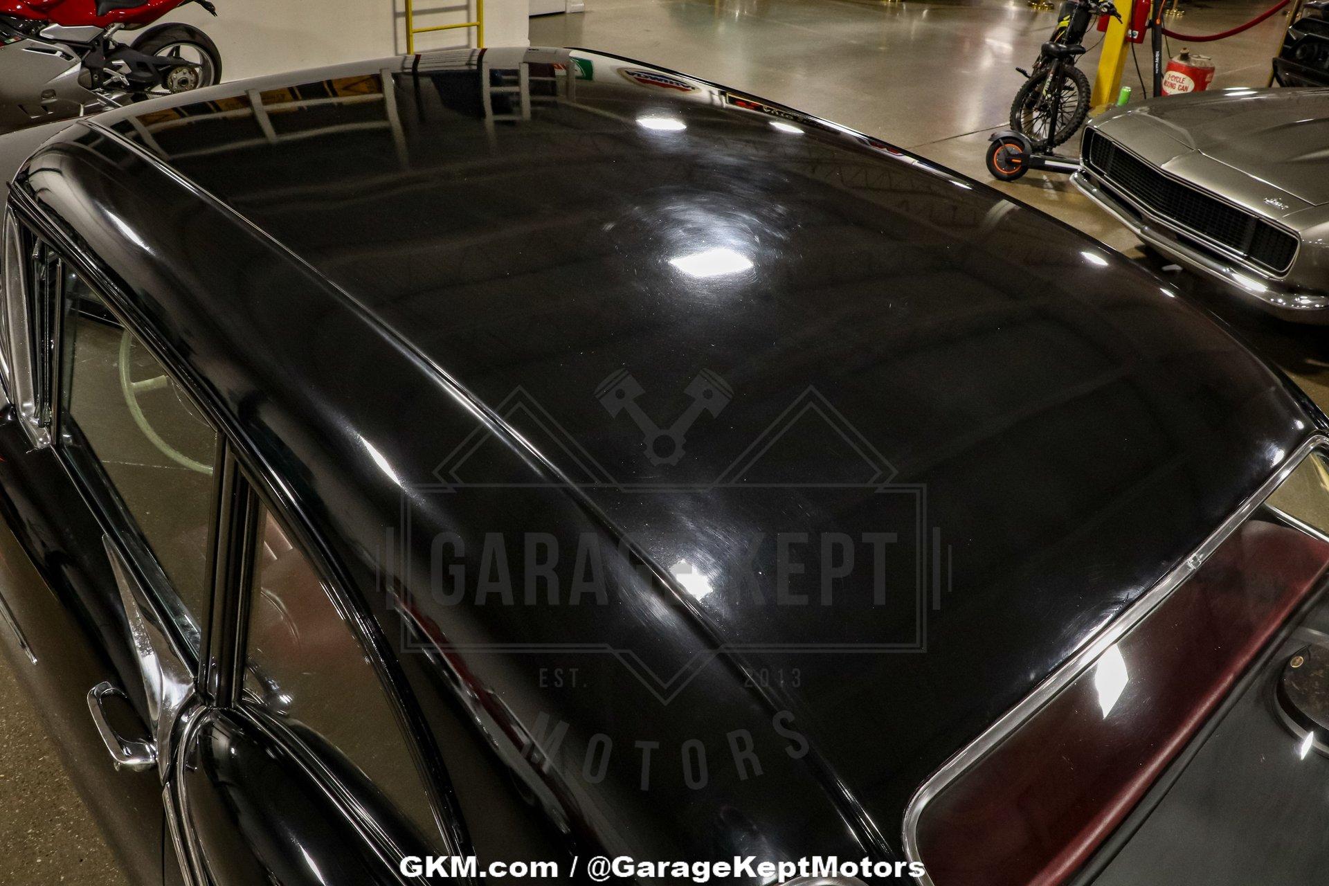 Unknown-Golden-rocket-88-1957-Black-Red-43