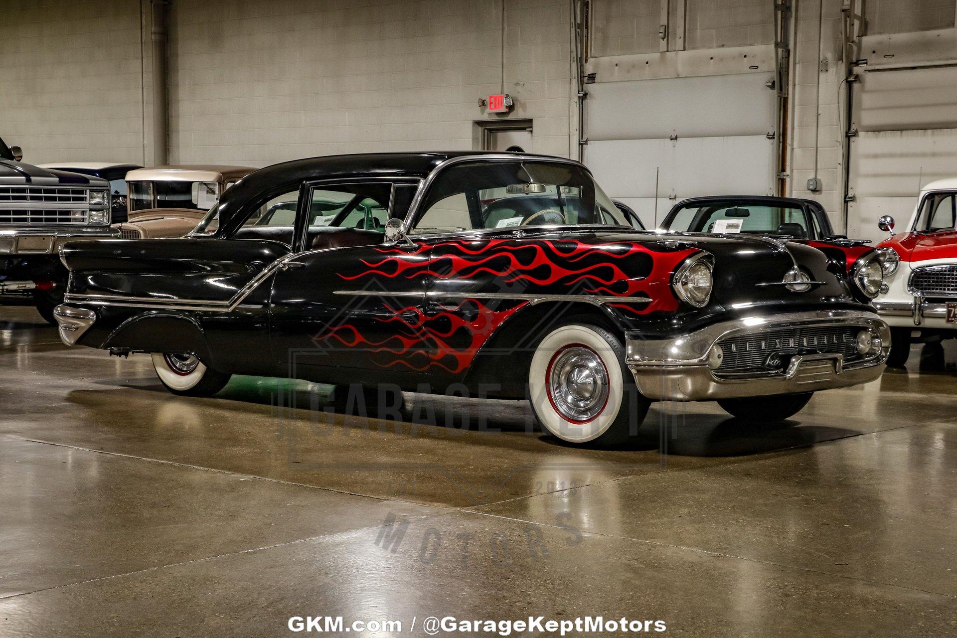 Unknown-Golden-rocket-88-1957-Black-Red-45