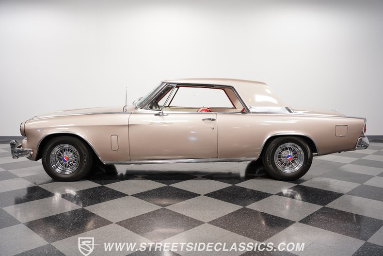 Unknown-Gran-turismo-1963-Gold-Red-1