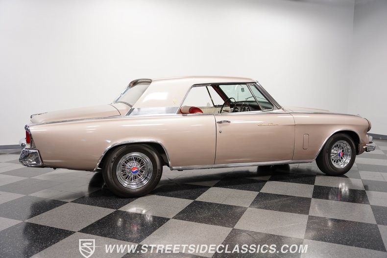 Unknown-Gran-turismo-1963-Gold-Red-16