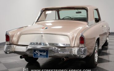 Unknown-Gran-turismo-1963-Gold-Red-29
