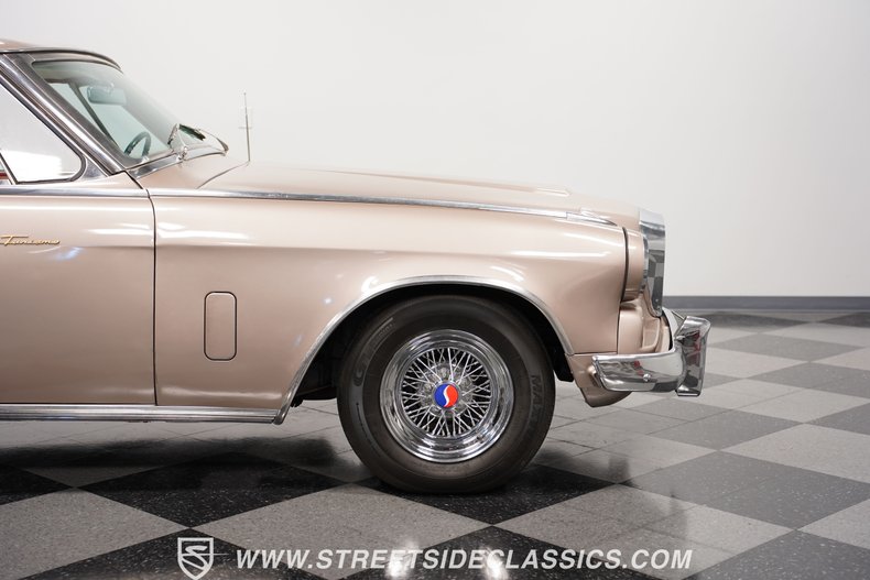Unknown-Gran-turismo-1963-Gold-Red-32