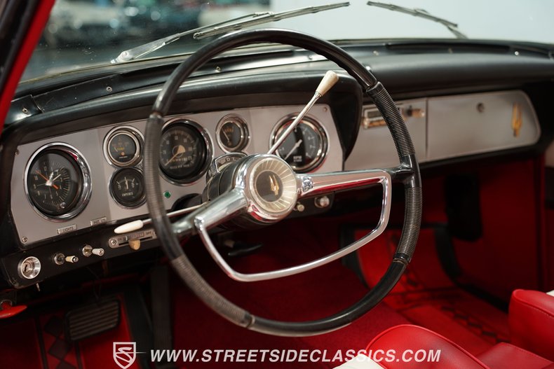 Unknown-Gran-turismo-1963-Gold-Red-41